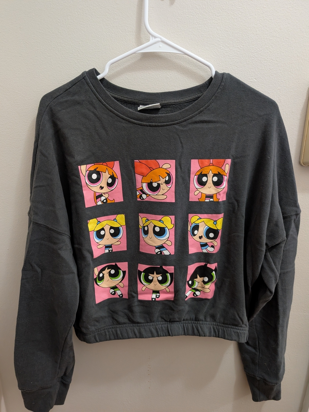 Cartoon Network Powerpuff Girls Graphic Cropped Sweatshirt in Black & Pink MED